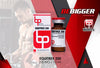 Frasco y caja de Equitrex 200 mg, suplemento para culturismo, fondo con hombre musculoso.