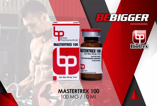 Frasco y caja de Mastertrex 100 Biotrex, suplemento para culturismo, fondo con hombre musculoso.